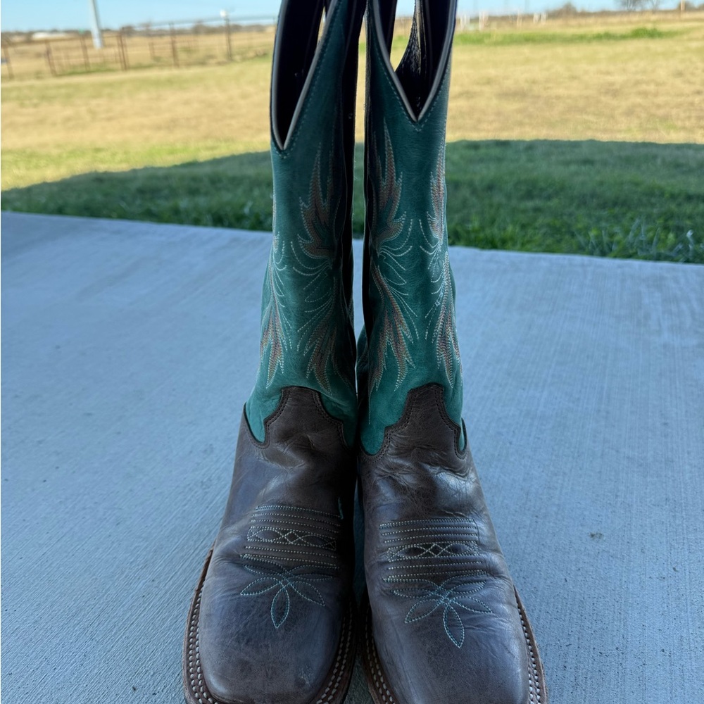 Justin Boot Company Women's Tan Damiana Cowgirl Boots